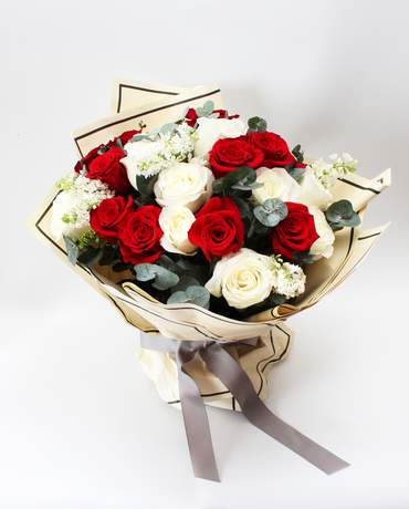 24 Red White Roses 心動的愛
