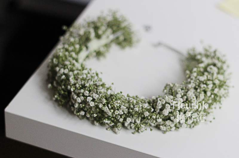 



                                    Baby breath crown