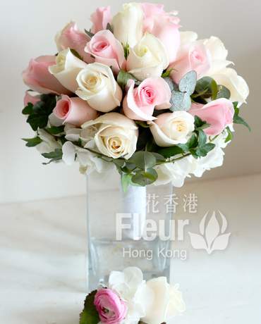 Pink and Cream roses 粉紅色玫瑰花球