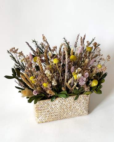 Dry flower in cottage basket 乾花 花籃