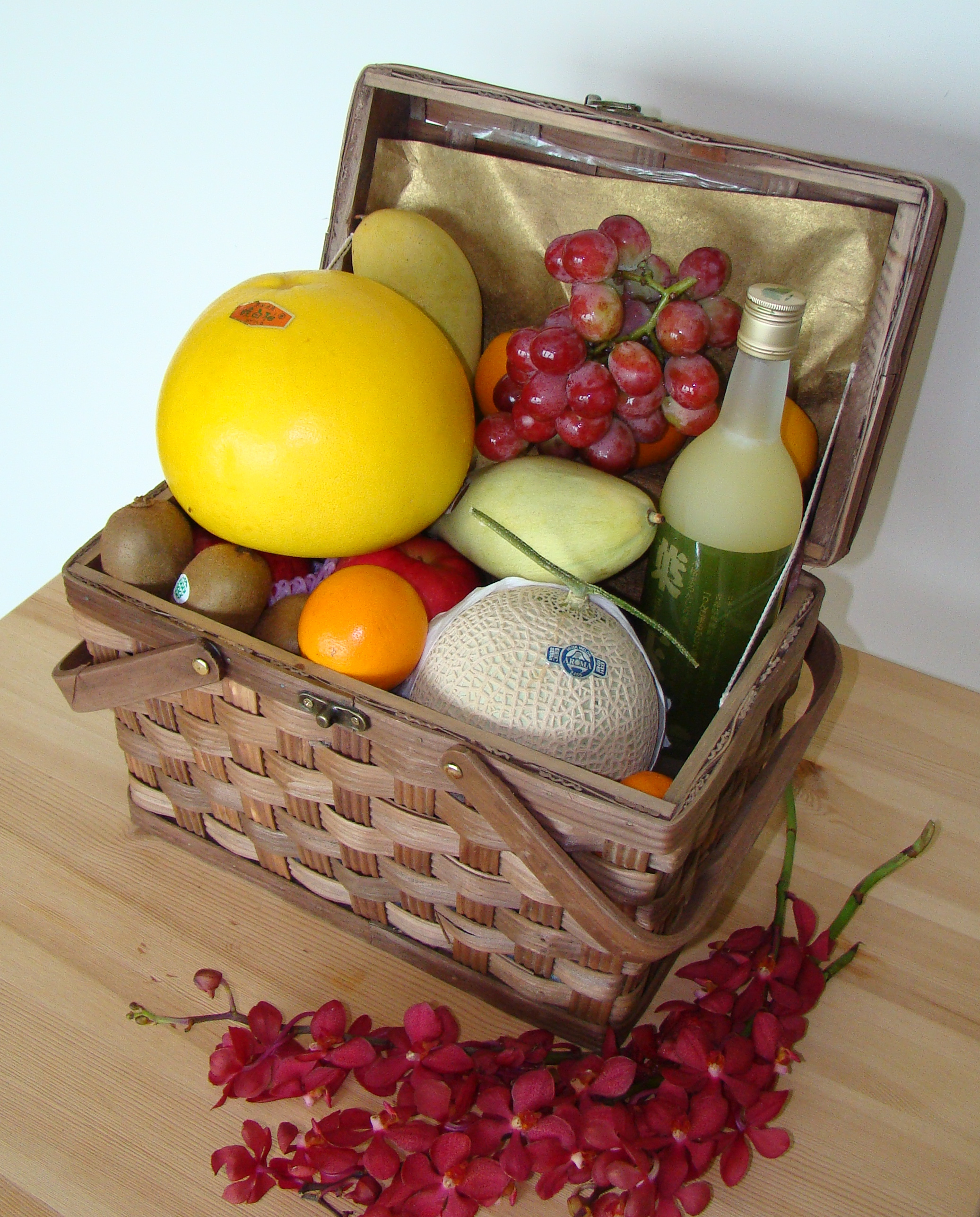 Deluxe Japanese fruit basket